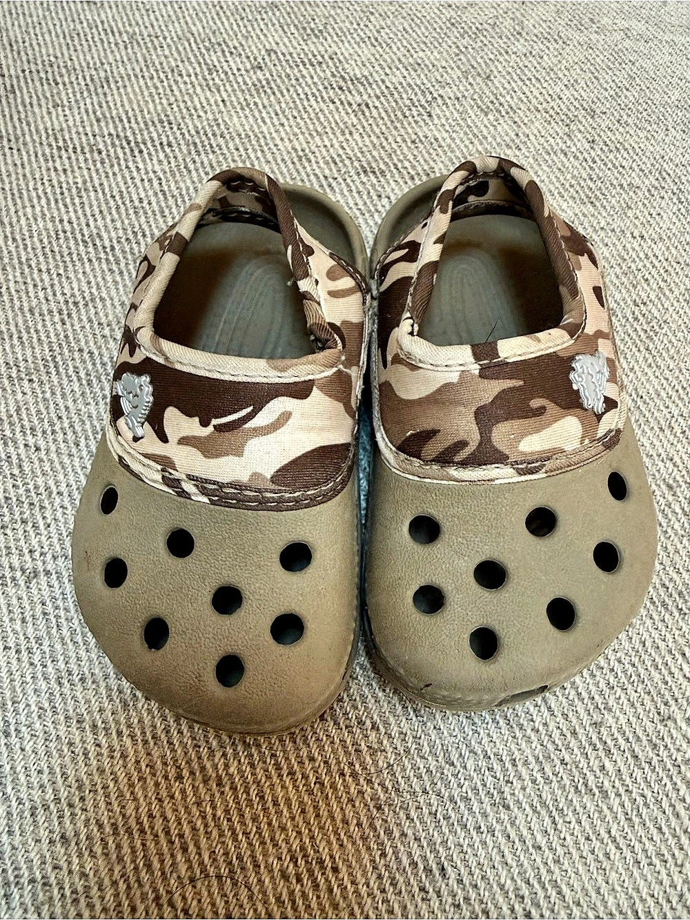 Crocs Kids' Classic Snapback Strap Camo Clogs Brown & Green